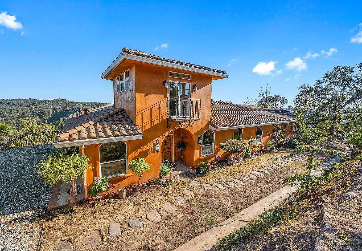 3 bed, 2.5 bath, 2240 sqft, $3,550 — Photo 1