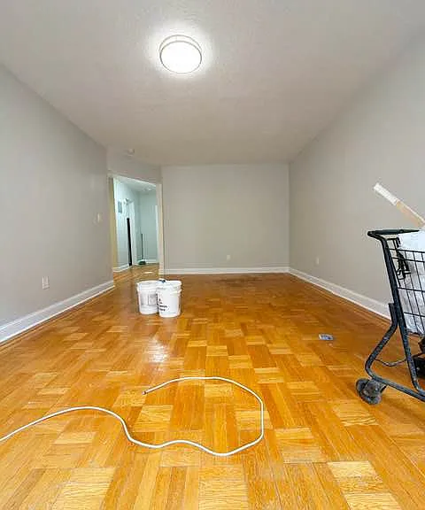 240 E 18th St #3 — Photo 12