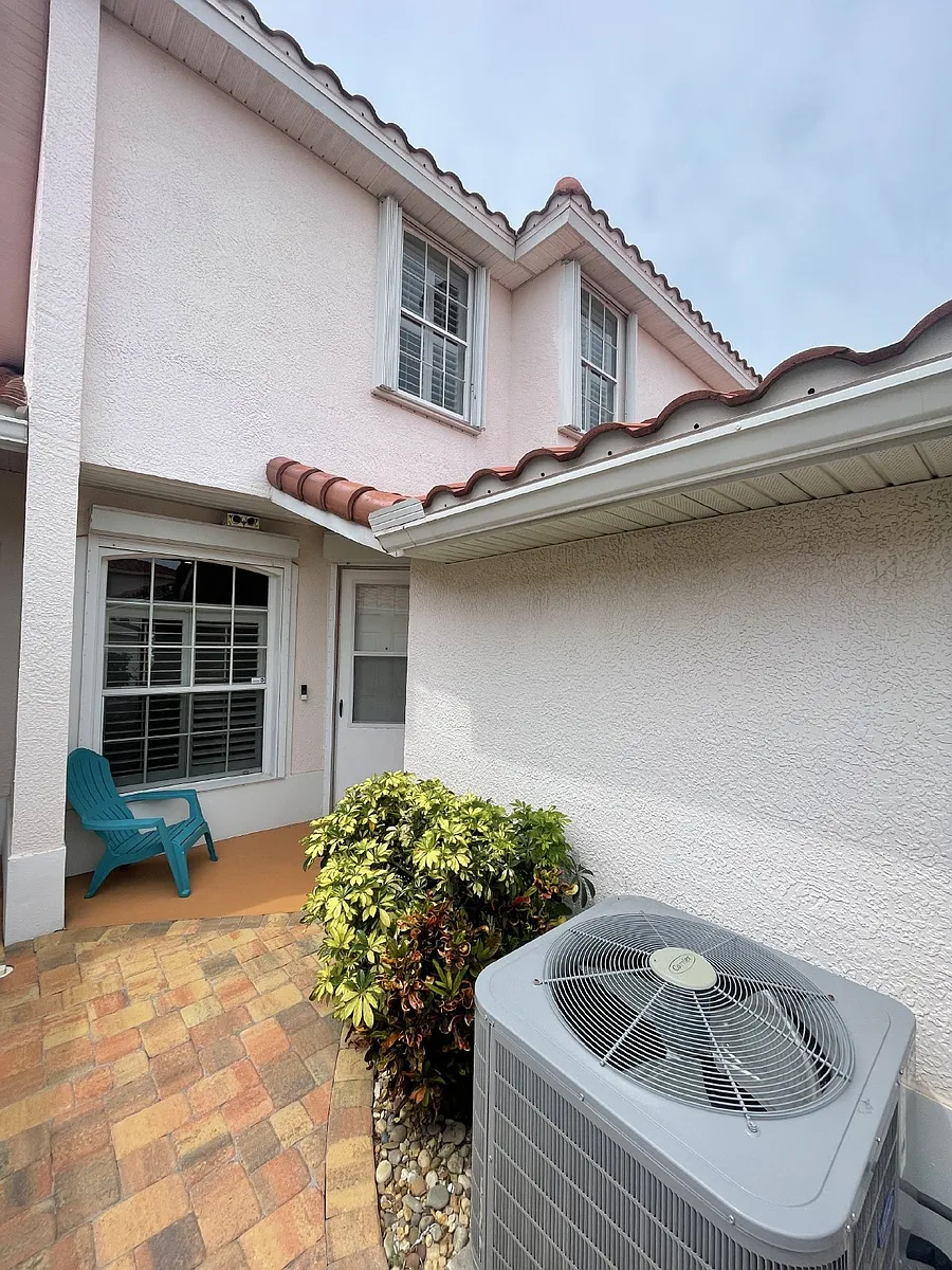Building Photo - 250 Saint Lucie Ln #14