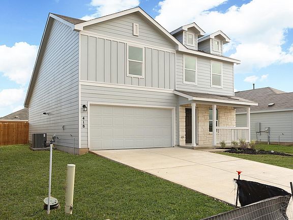 3rd image of 418 Angel Trumpet Ct