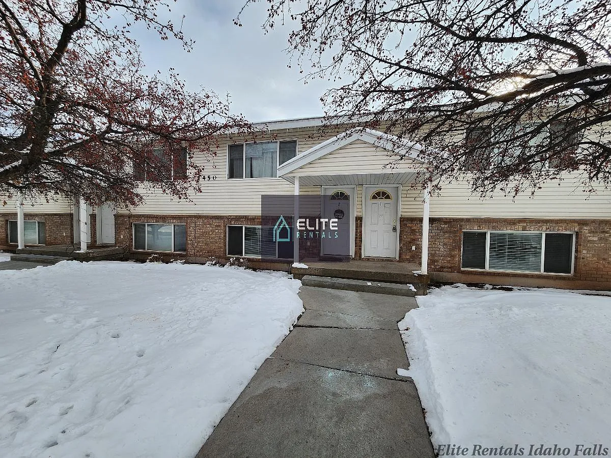 3 bed, 1.0 bath, 1200 sqft, $1,300 — Photo 2