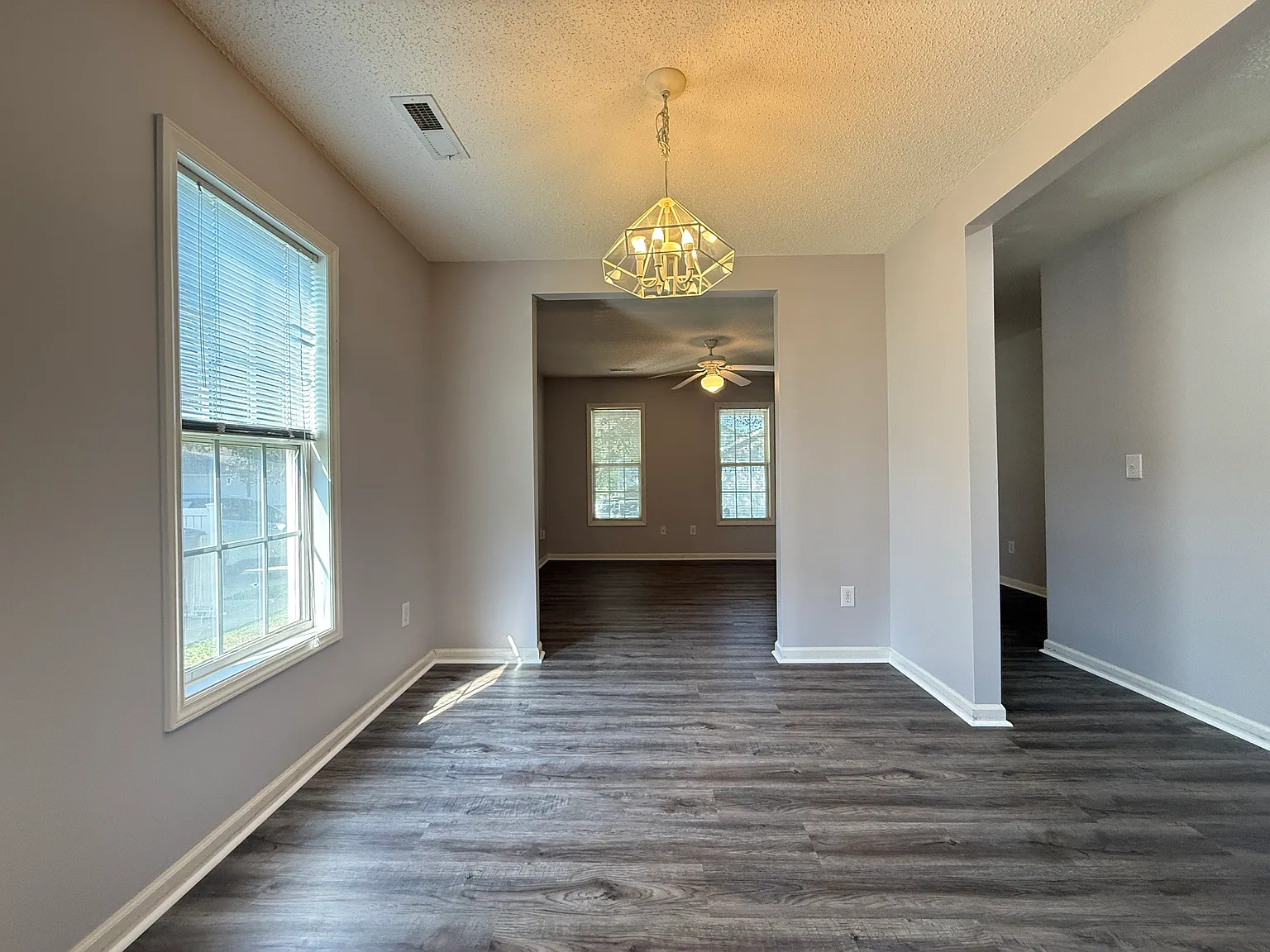 3 bed, 2.5 bath, 1574 sqft, $1,825 — Photo 4