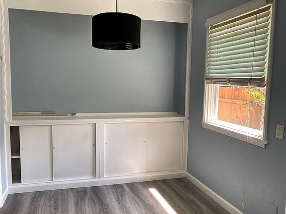 4th image of 506 N Hollywood Way