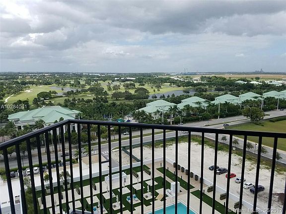 5th image of 5300 Paseo Dr #904