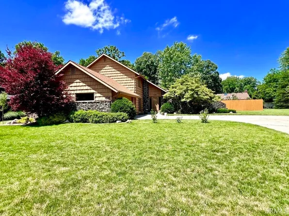 408 Duryea Dr, Auburn, IN 46706