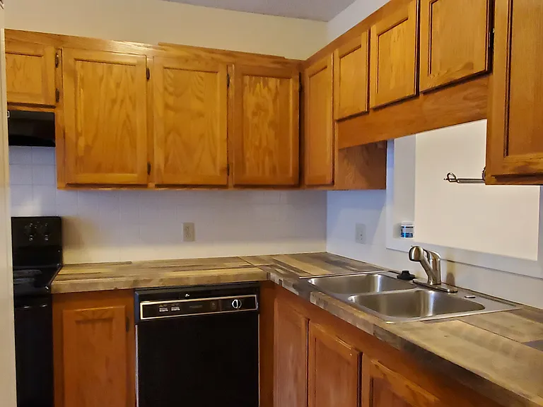 5918 King Charles Ct — Photo 10
