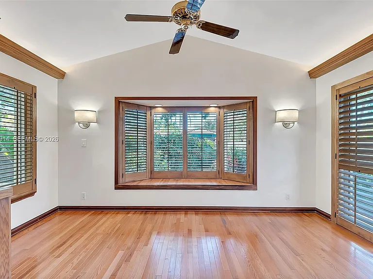 325 Bontona Ave — Photo 11