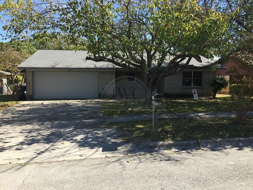 1st image of 2216 Daisy Dr