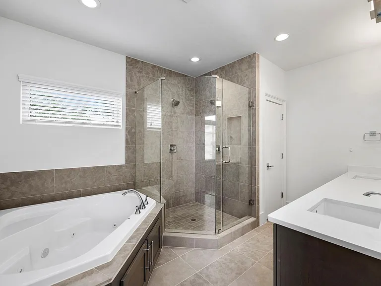 1808 Oakdale St — Photo 25