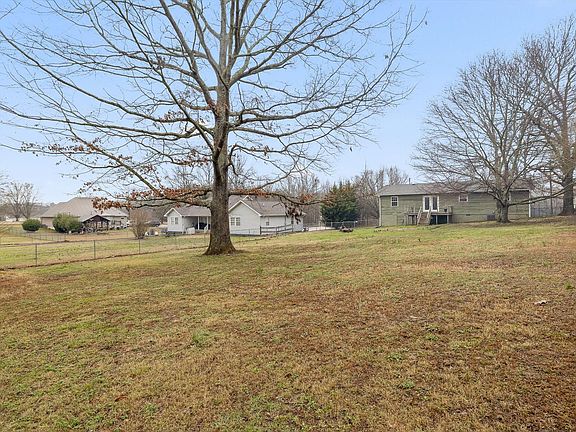 5th image of 70 Pinoak Rd