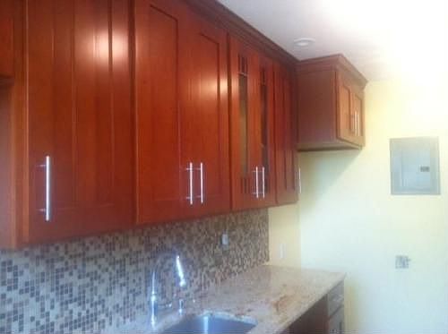 4th image of 670 Park Pl