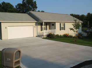 3210 Field Dr, Zanesville, OH 43701