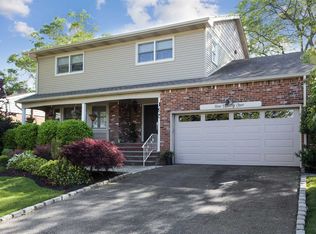 195 Regent Dr, Long Beach, NY 11561