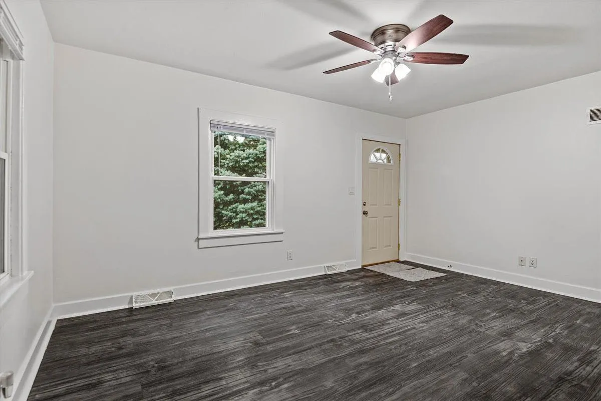 2 bed, 1.0 bath, 890 sqft, $1,500 — Photo 4