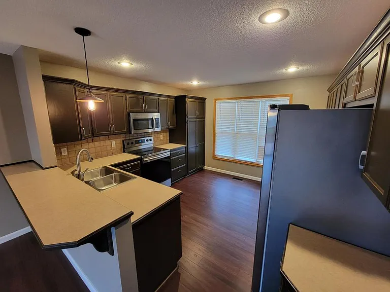 2208 Thistle Cir — Photo 3