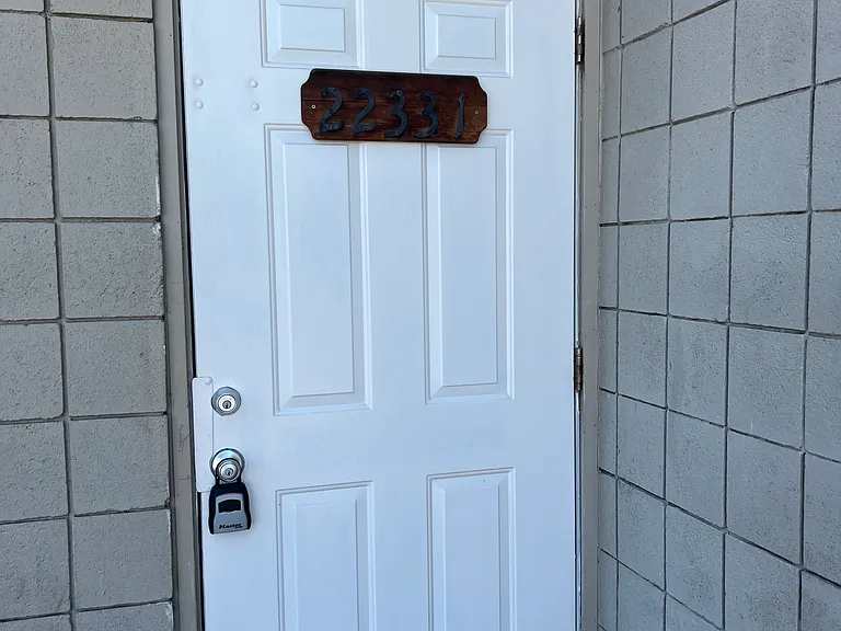22331 Meekland Ave #UPSTAIRS — Photo 1