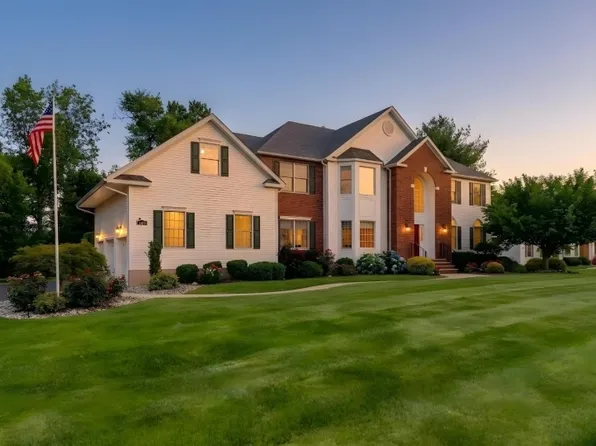 305 Charlton Ln, Branchburg Twp., NJ 08853