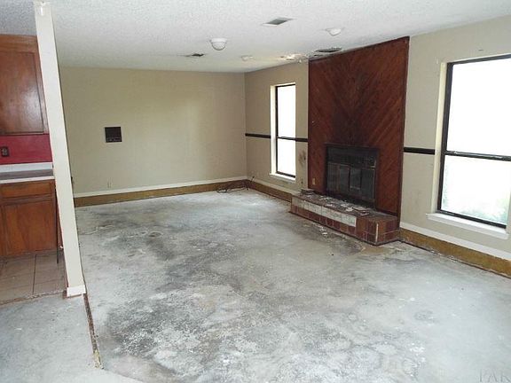 4th image of 120 Emmons Ln