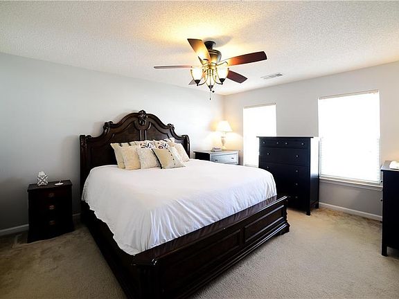 4th image of 713 Breeze Ln