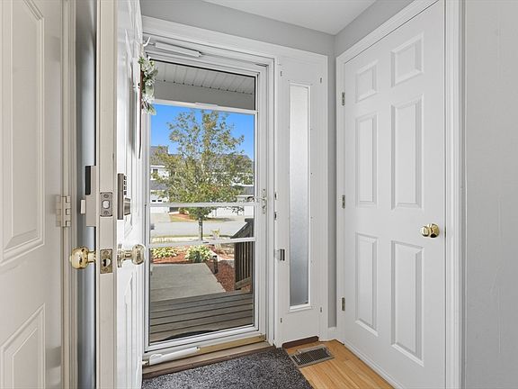3rd image of 72 Green Briar Rd Unit 72