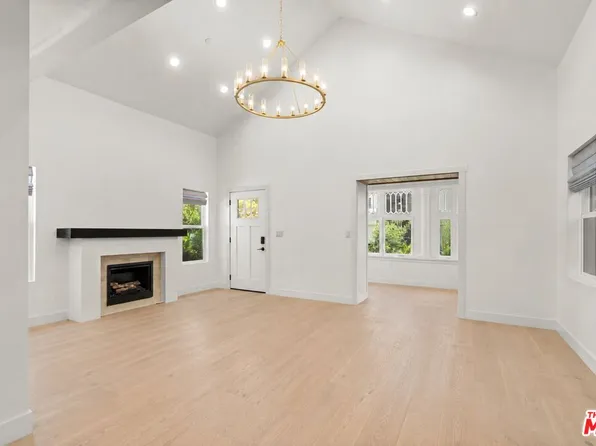 157 Hart Ave, Santa Monica, CA 90405