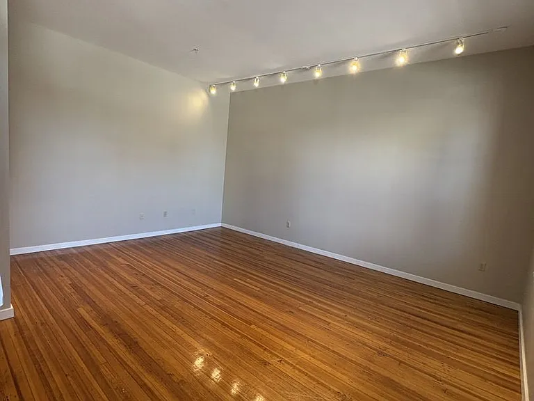 125 W. Saratoga St — Photo 25