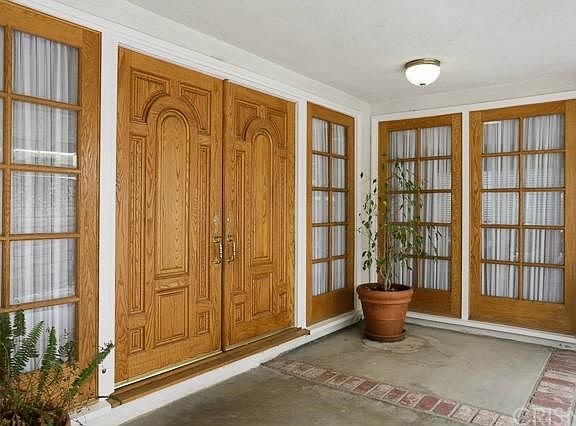 5th image of 19336 Ludlow St