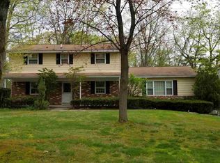 8 Village View Blf, Ballston lake, NY 12019