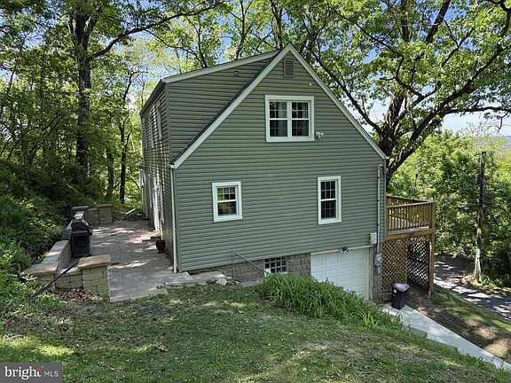4th image of 32 Fairfax Dr