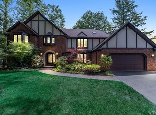 83 Rolling Meadow Ln, East Amherst, NY 14051