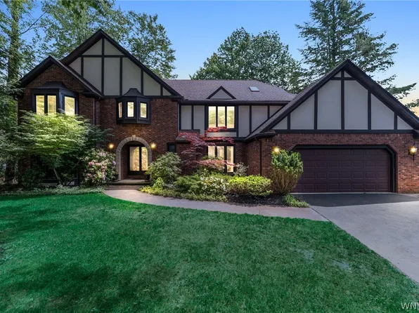 83 Rolling Meadow Ln, East Amherst, NY 14051