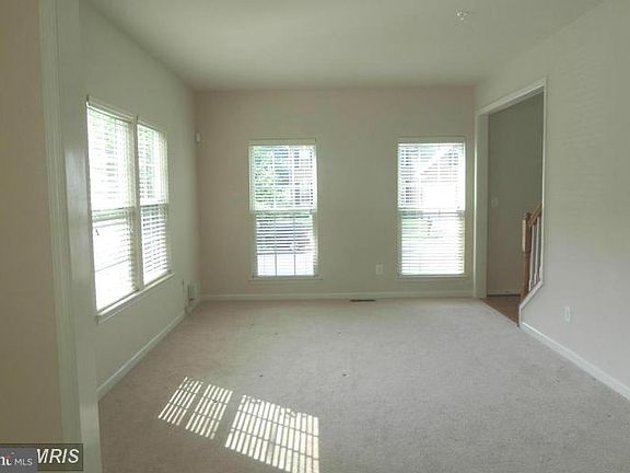 4th image of 1911 Lake Forest Dr