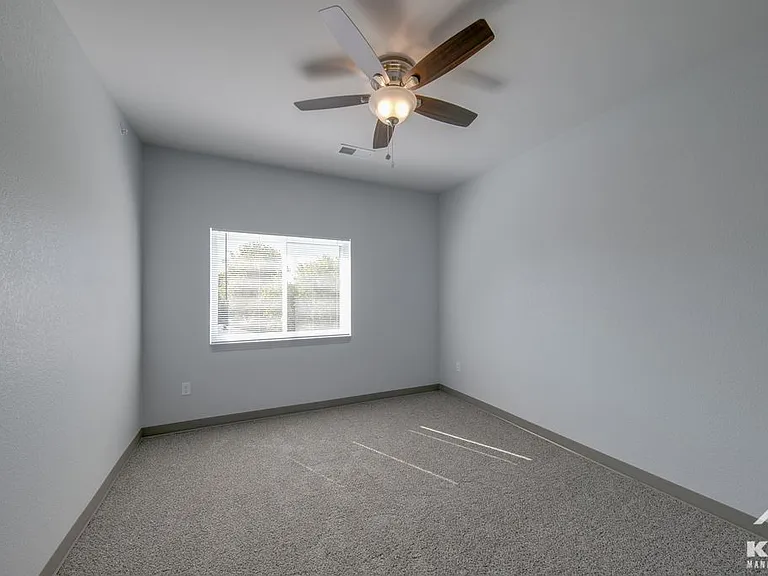 Indian Point Apartments — Photo 36
