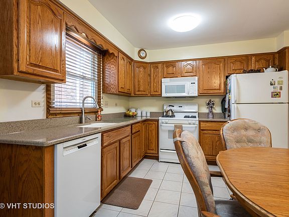 3rd image of 5944 N Forest Glen Ave