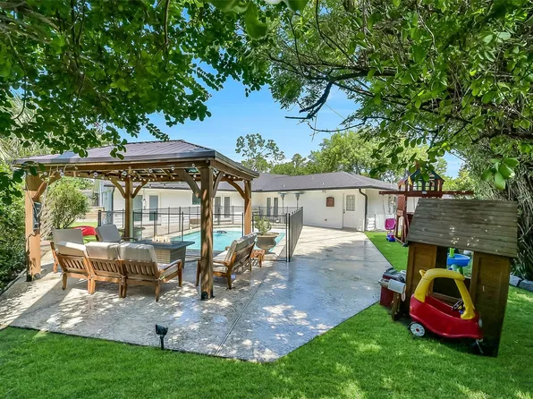 2503 Stoney Brook Dr, Houston, TX 77063
