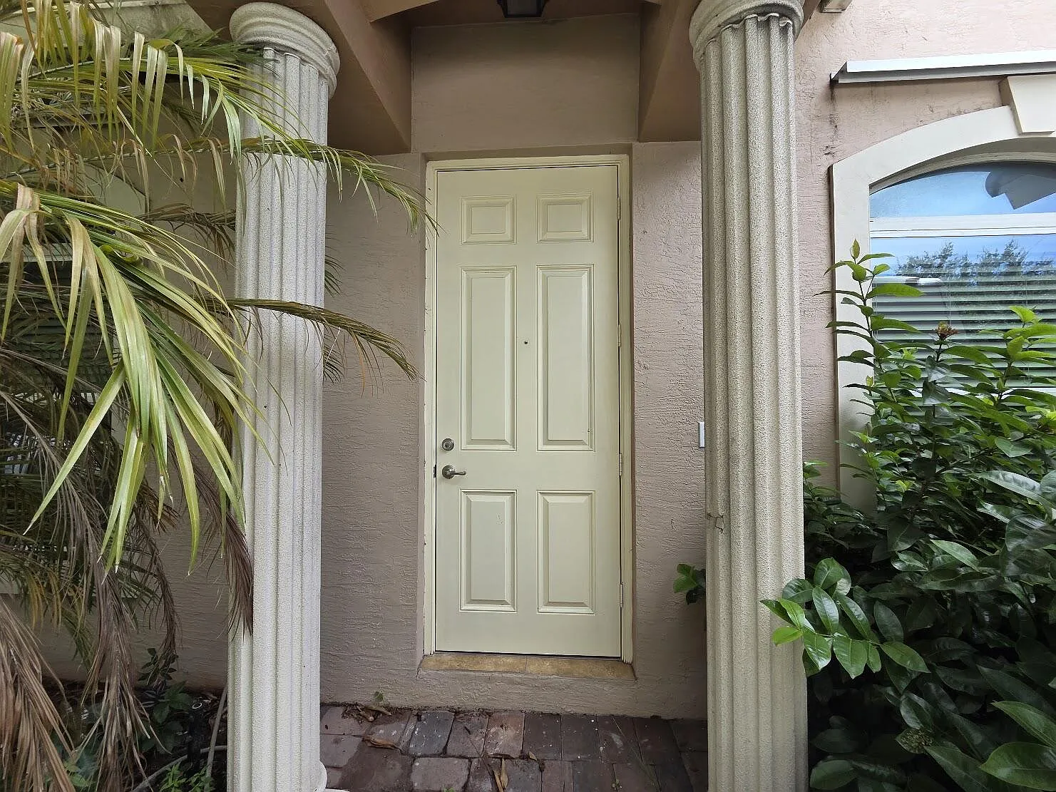 4 bed, 3.0 bath, 2000 sqft, $2,900 — Photo 2