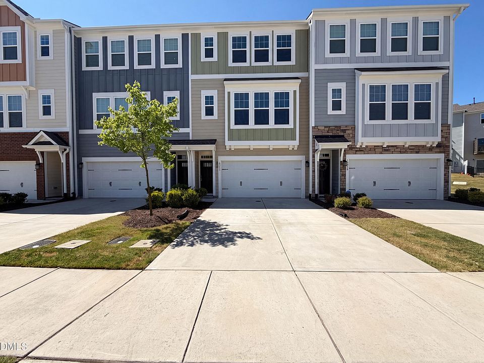 1st image of 1026 Commack Dr