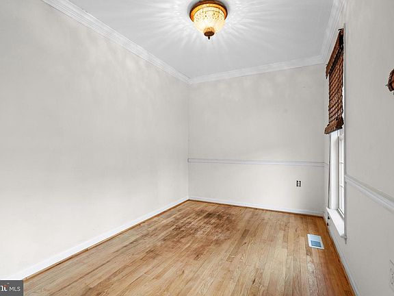 4th image of 280 Leisure Way