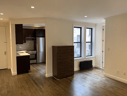 Rented by Avenues Real Estate | media 21