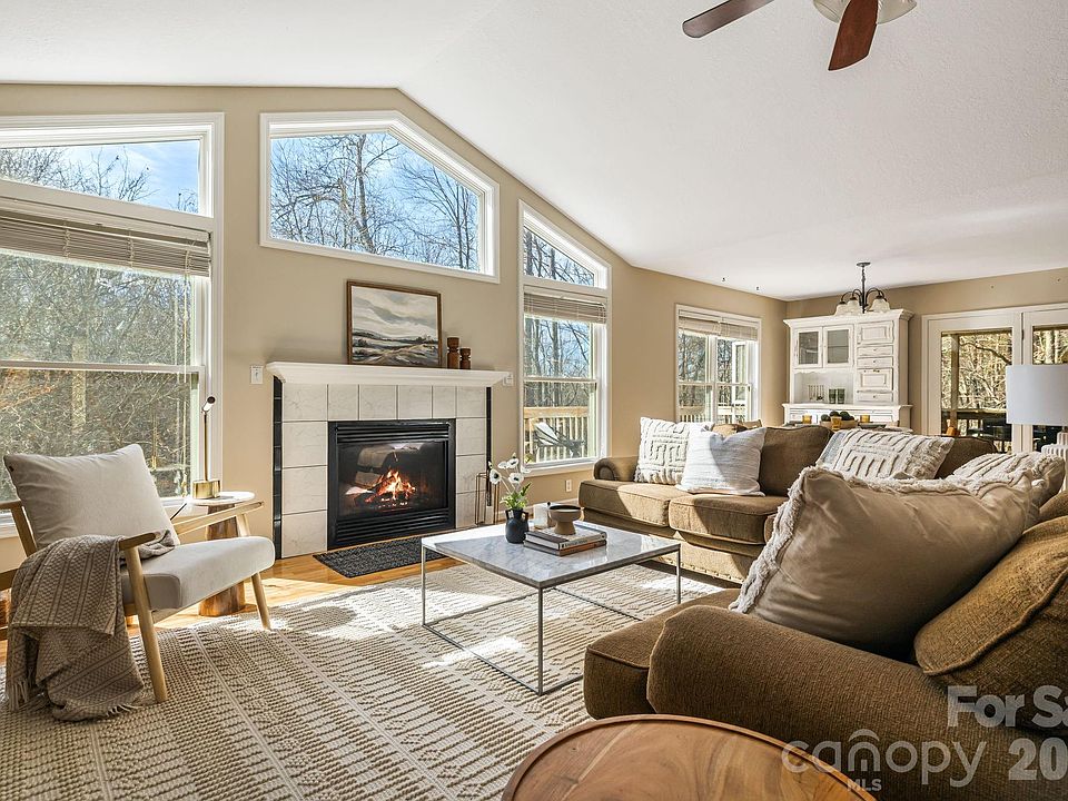 1st image of 269 Woodstock Dr