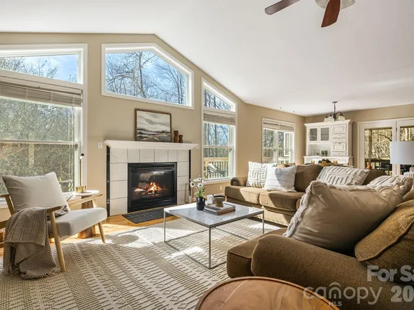 269 Woodstock Dr, Burnsville, NC 28714