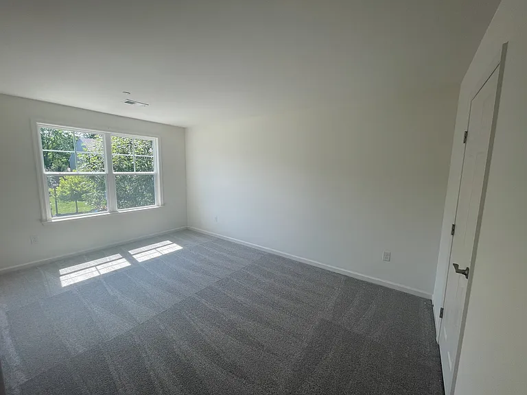 215 Thompson Ave — Photo 14