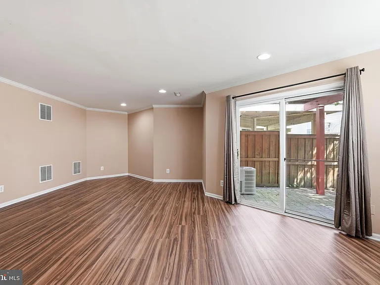 22862 Cartier Ter — Photo 17