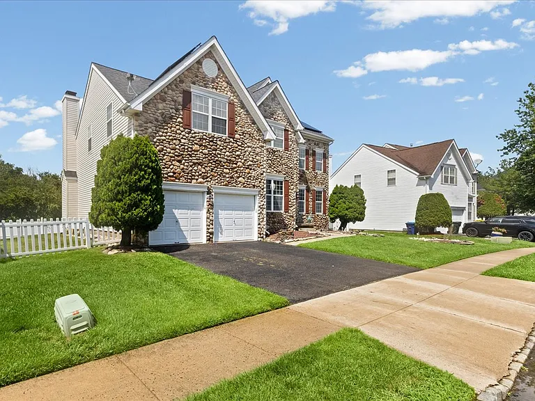 49 Equestrian Dr — Photo 3