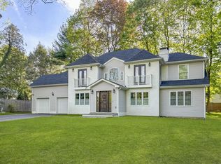 19 Plymouth Rd, Chappaqua, NY 10514