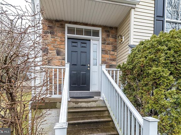 2nd image of 492 Glenn Rose Cir