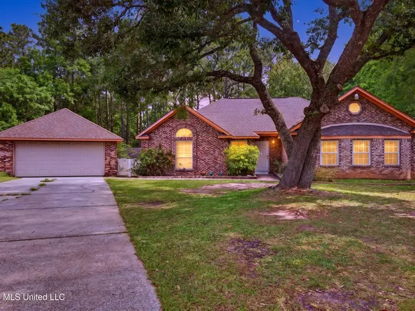 4925 Forestwood Dr, Vancleave, MS 39553