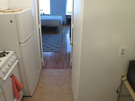 4th image of 321 E 83rd St APT 3A