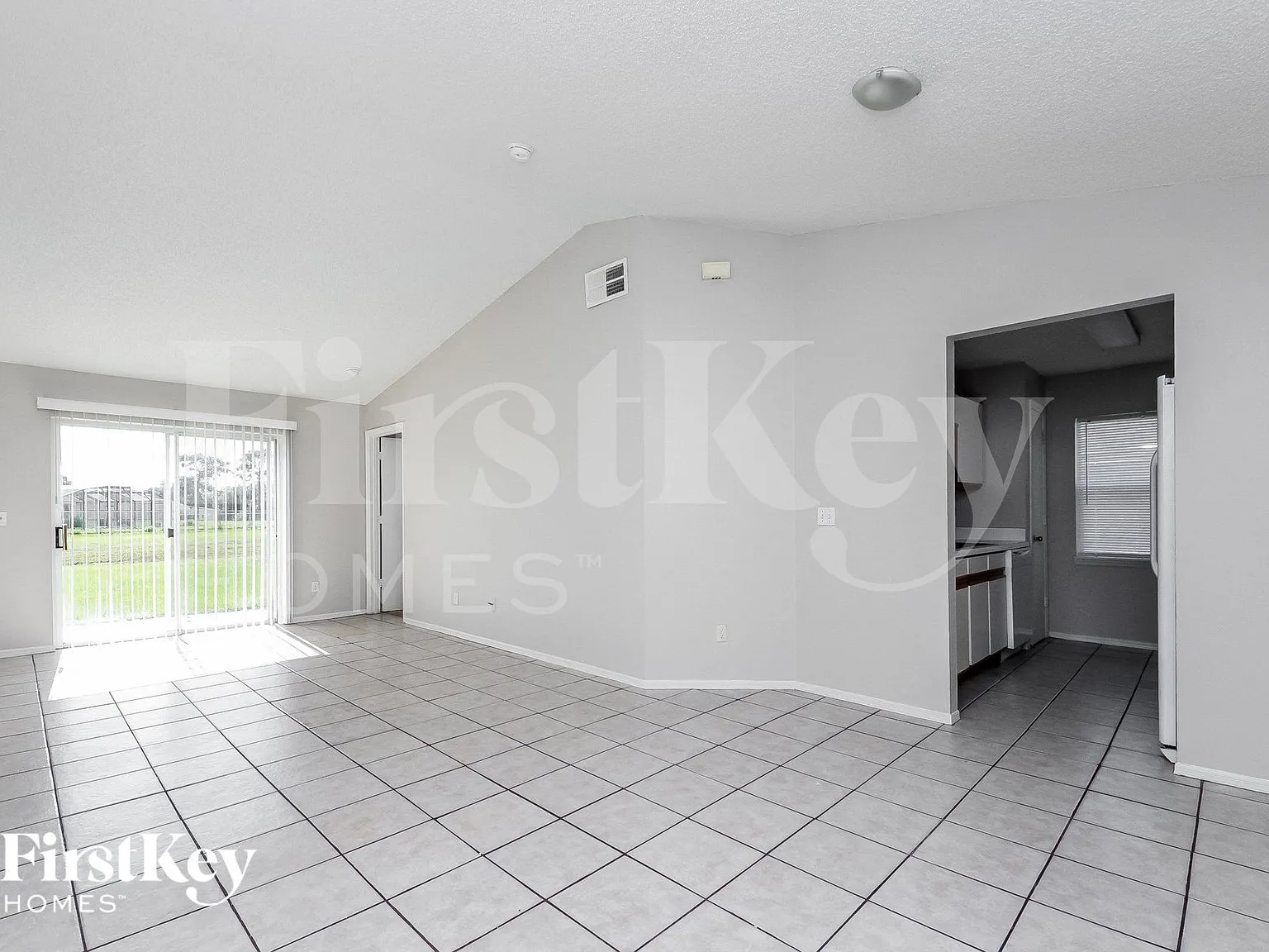 3 bed, 2.0 bath, 1026 sqft, $1,710 — Photo 2