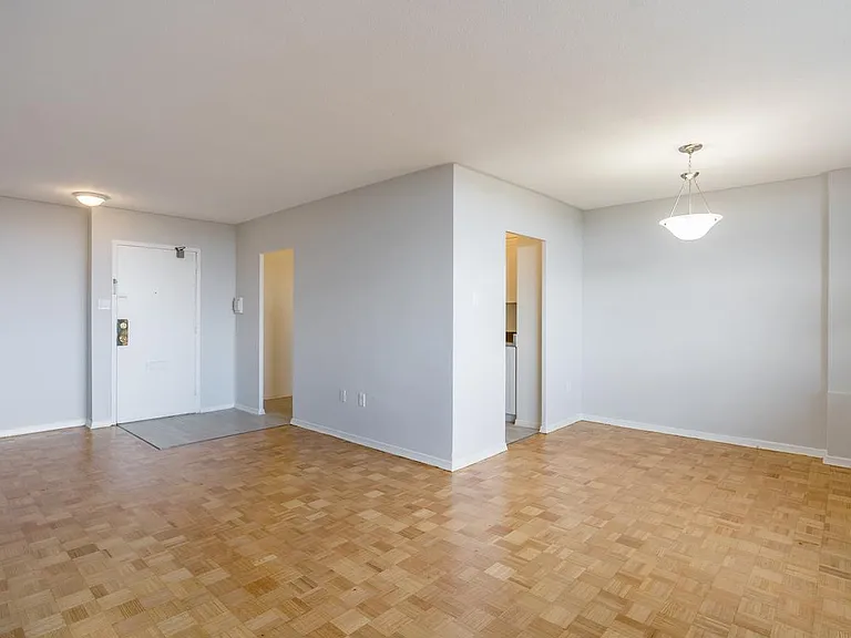 4000 Lawrence Ave E — Photo 8